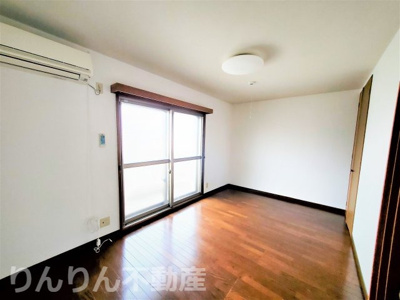 【居間・リビング】 | コーポファーストステージ | こちらの居間で趣味の時間をお楽しみください