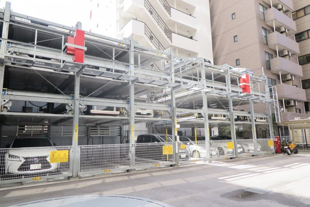 プレサンスタワー難波ＷＥＳＴの駐車場