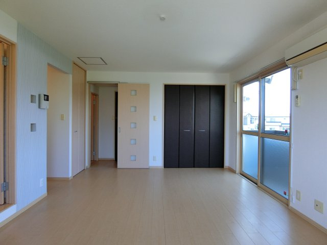 イーグルス・アイ B棟の居間・リビング