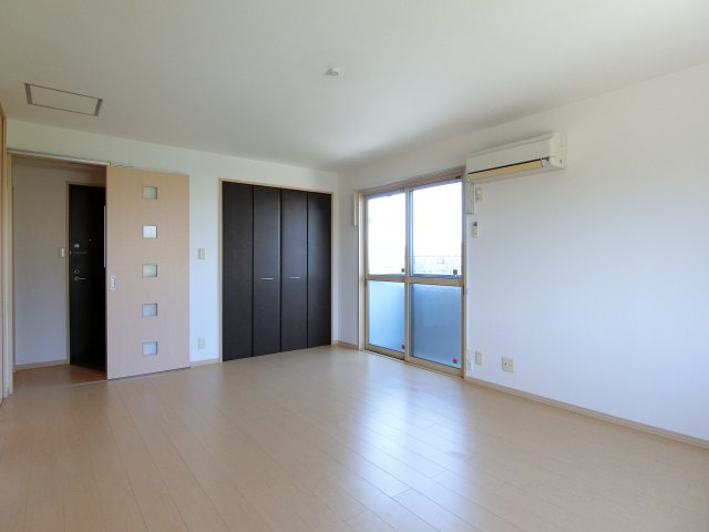 イーグルス・アイ B棟の居間・リビング