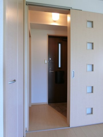 イーグルス・アイ B棟の玄関