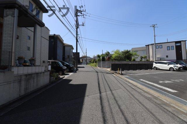 イーストヒルズの周辺