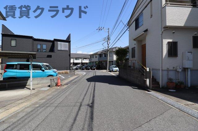 イーストヒルズの周辺