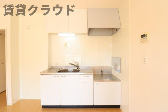 イーストヒルズのキッチン|収納スペースがあるので、散らかりやすいキッチンもスッキリ♪