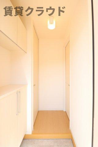 イーストヒルズの玄関|シューズボックス付きで靴もスッキリ収納！