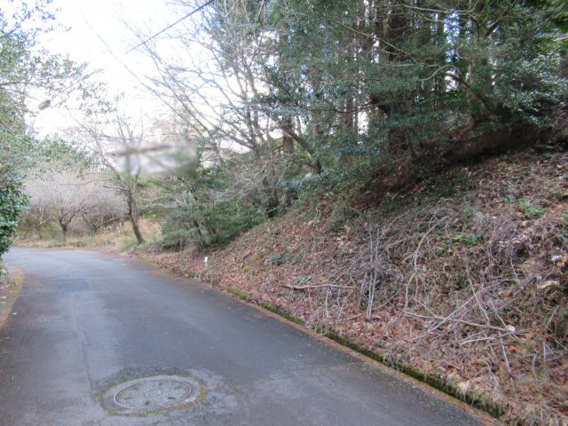 伊豆富士見ニュータウン別荘地⑦の前面道路含む現地写真|北西より