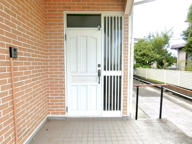 リブレス上貝塚戸建の玄関