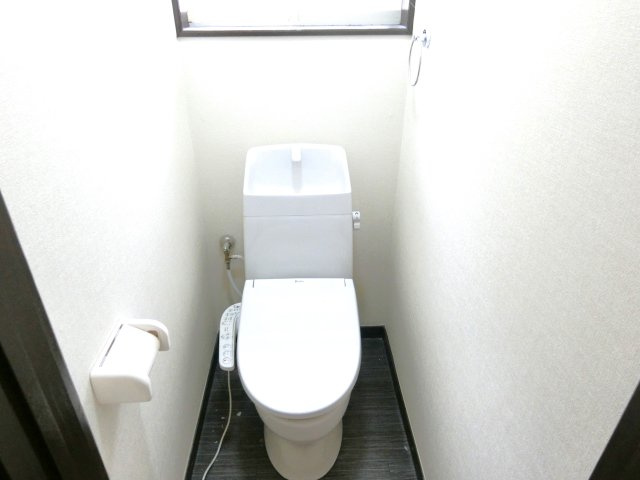 リブレス上貝塚戸建のトイレ
