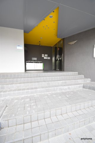 メイト緑地公園　仲介手数料無料のエントランス