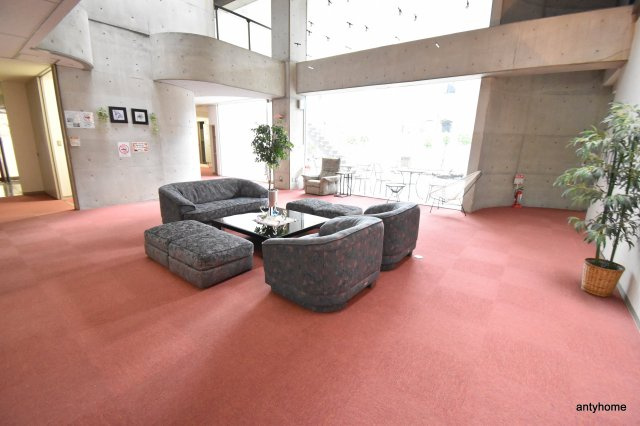 メイト緑地公園　仲介手数料無料のロビー