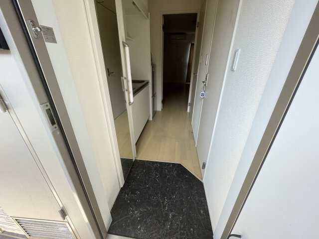 Fast  Hills  日ノ出町の玄関
