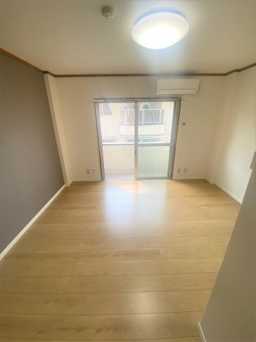 第11正田ビルの洋室