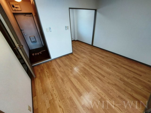 ヒルトップ内張の居間・リビング