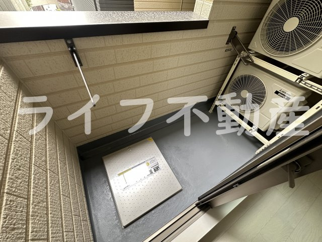 メゾンルシーヌ源氏ケ丘のバルコニー|外からの目が気にならないバルコニーで洗濯物が干せます
