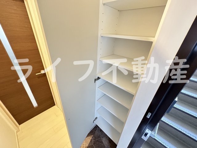 メゾンルシーヌ源氏ケ丘の収納|こまごまとしたものを収納できそうですね