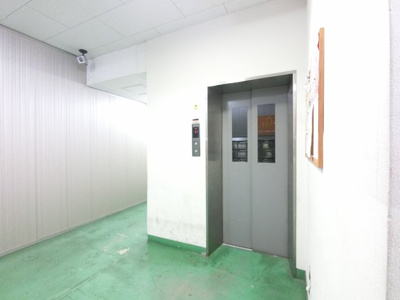 【その他共用部分】 | 雪谷住宅 | エレベーター付きマンションです。
10階まで楽々上り下りできます。
