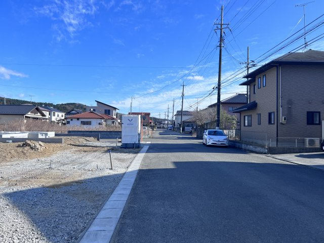 平下平窪5期4棟の前面道路含む現地写真