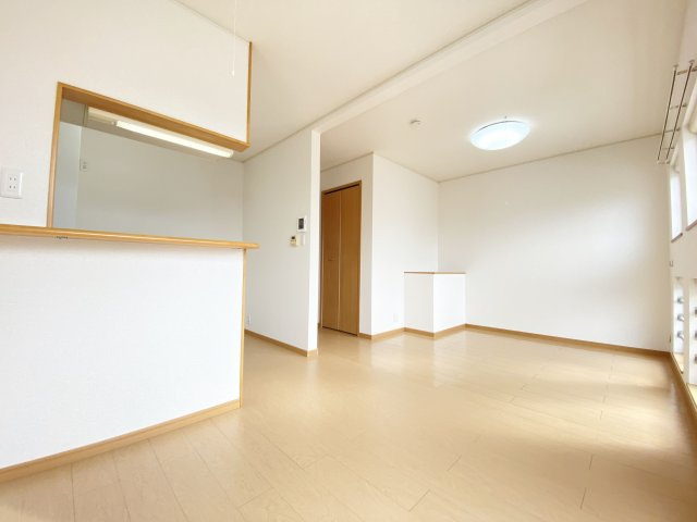 【居間・リビング】 | プロッシモ・ジョイ　Ⅰ | ※同物件、別のお部屋の写真です。