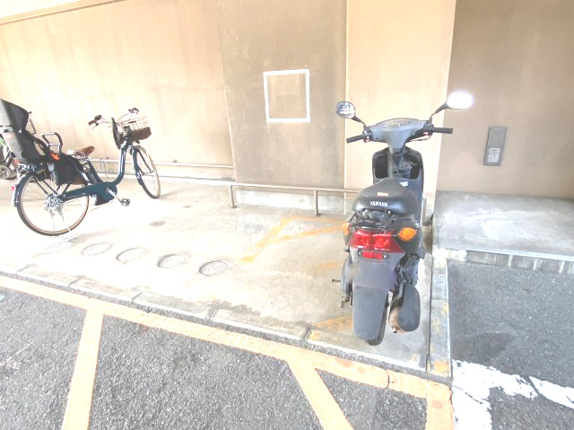 エバーライフ箱崎第6の駐車場|駐輪場・バイク置場には屋根が有ります！