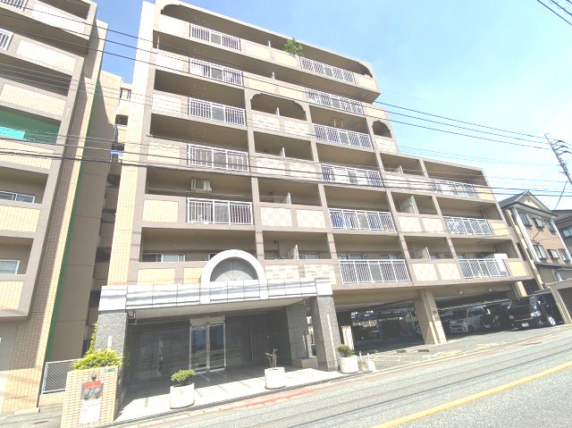 エバーライフ箱崎第6の外観|接道が広いので、敷地内駐車場からの車の出し入れも楽々です！