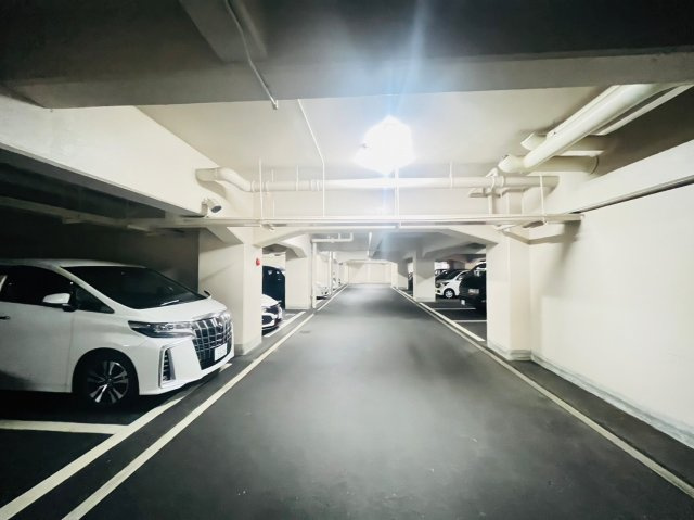 ハイマートすみれの駐車場