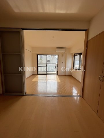 天満泉マンションの居間・リビング|こちらの居間で趣味の時間をお楽しみください