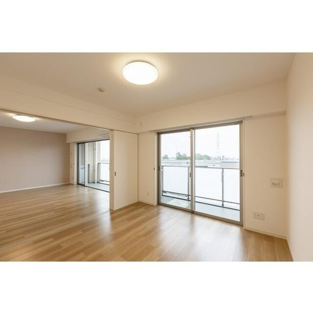 コンフォリア鷺沼三丁目の居間・リビング