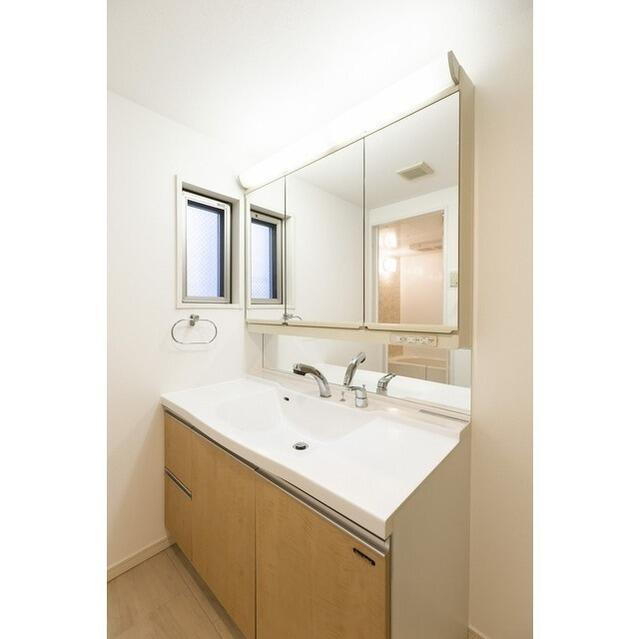 コンフォリア鷺沼三丁目の独立洗面台