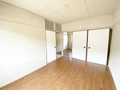 【洋室】 | ヴィラナリー由良1 | ※同物件、別のお部屋の写真です。