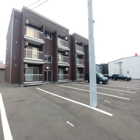 デリス・メゾン輪西の駐車場