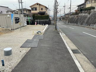 【前面道路含む現地写真】