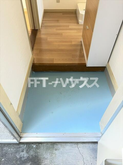 ホワイトルームの玄関