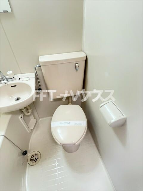 ホワイトルームのトイレ