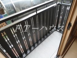 船橋市東船橋１丁目のアパートのバルコニー