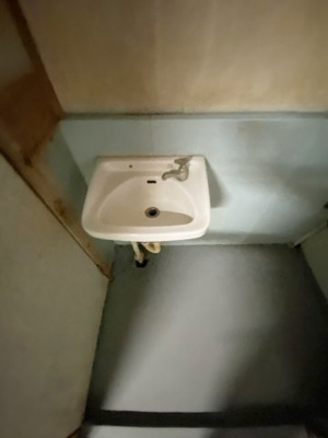 【洗面所】 | 里上アパート | ※同物件、別のお部屋の写真です。設備は現況に従います。