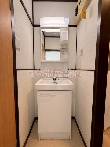 コーポ土居ノ内の洗面所|スペースが確保できる洗面所です