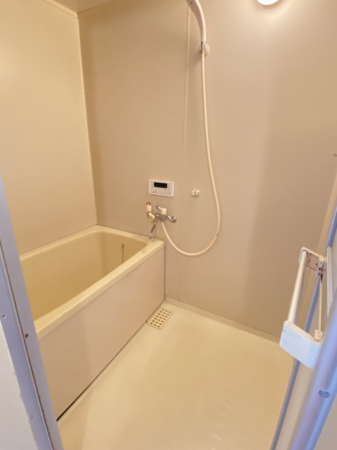 ドミール東田Ⅰの浴室|現在リフォーム中の為、同仕様物件の写真となります。