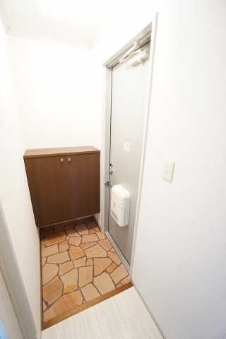 【玄関】 | カーサみつわ台D | ※同物件・反転タイプの写真です。