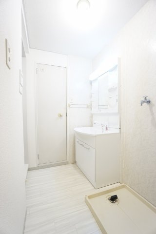 【洗面所】 | カーサみつわ台D | ※同物件・反転タイプの写真です。


