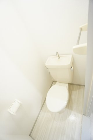 【トイレ】 | カーサみつわ台D | ※同物件・反転タイプの写真です。