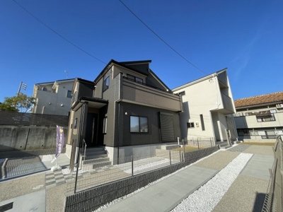 【外観】 | 愛知郡東郷町春木音貝 全2棟 ＜仲介手数料無料＞音貝小・春木中　新築一戸建て | 撮影
社長の村田です！
自らプレイヤーとして営業しています
長年の経験と実績から皆様により良いマイホーム購入のご提案をいたします。
住宅ローンの不安や購入後の不安等何でもご相談ください。
