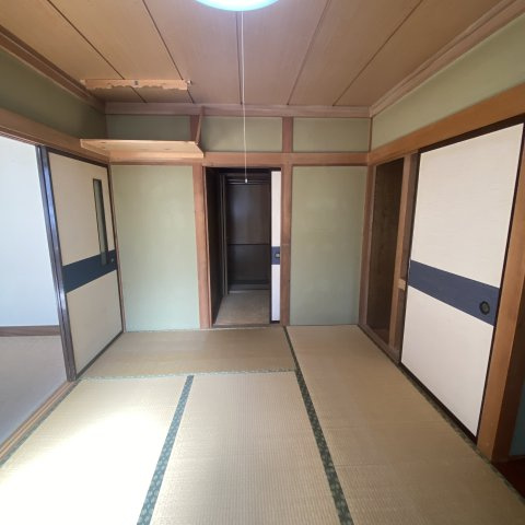 登別市登別東町4丁目43-4戸建の和室|明るい和室です