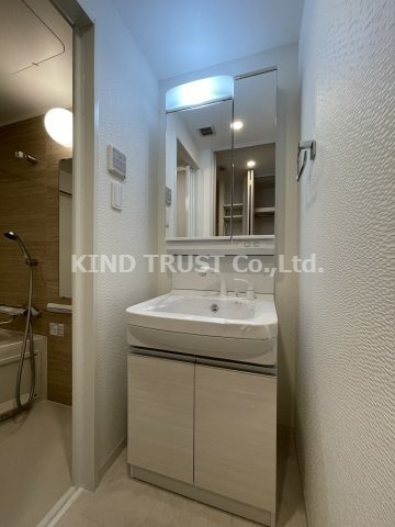 ファーストフィオーレ梅田イーストの洗面所|脱衣スペースもあります