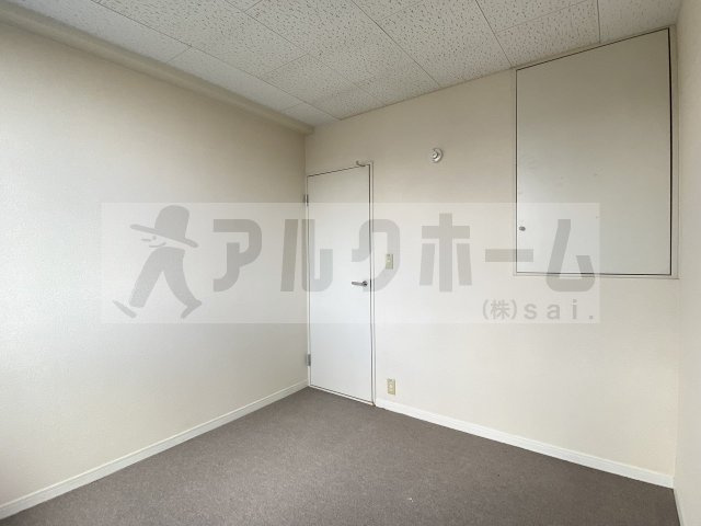 レオパレス田辺の洋室