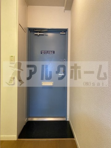 レオパレス田辺の玄関