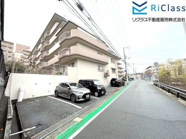 朝日ヶ丘レックスマンション2号棟の外観|落ち着いた雰囲気の外観です