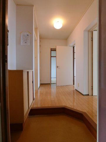 茜屋マンションの玄関|イメージ306号室の写真（反転あり）