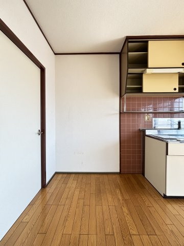茜屋マンションの居間・リビング
