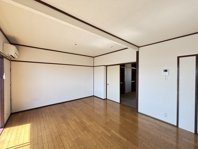 茜屋マンションの居間・リビング