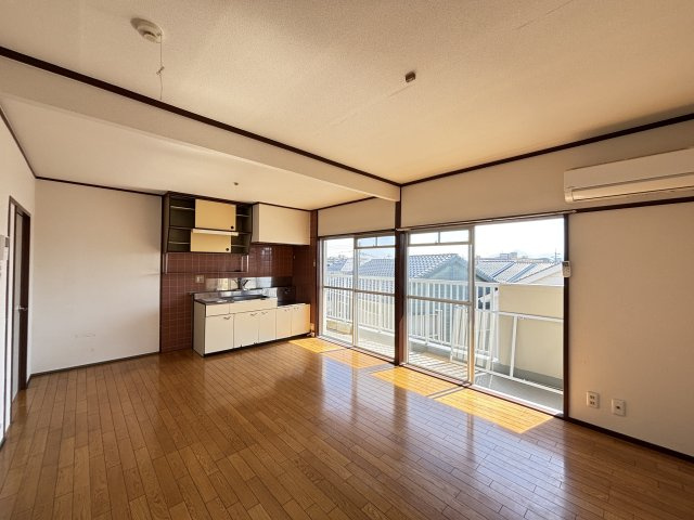 茜屋マンションの居間・リビング